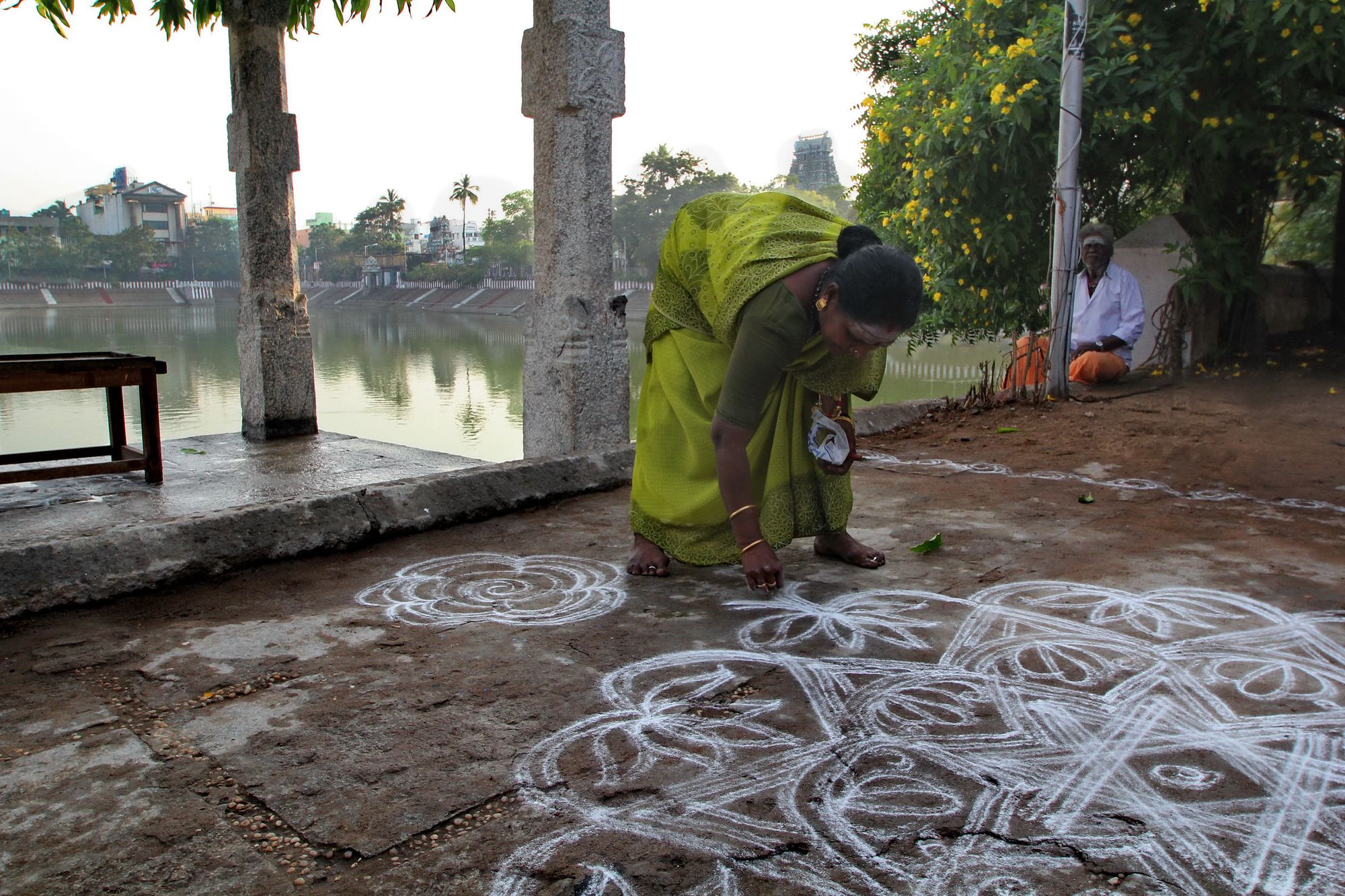 Padi kolam or kolam with lines