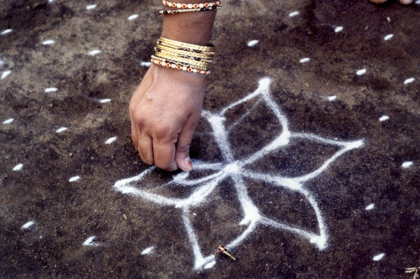 Pulli kolam or kolam with dots