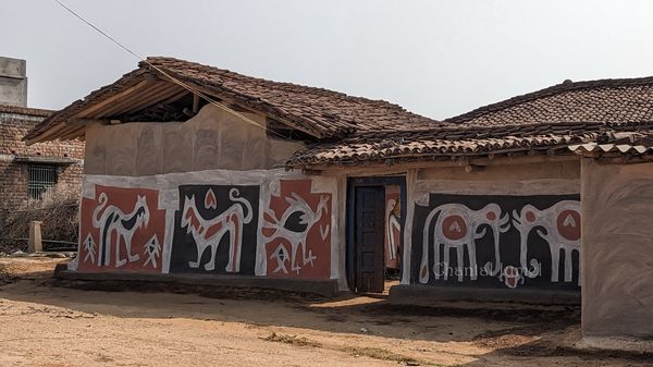 Jharkhand, Hazaribagh "Painting the walls for Sohrai" — part 2