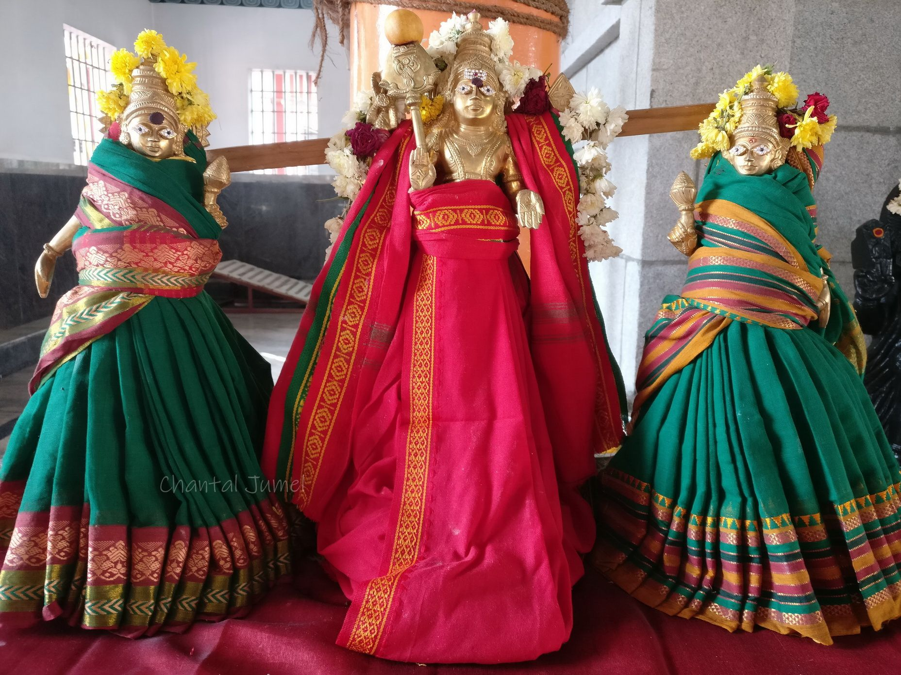 Kolam et vente aux enchères de saris