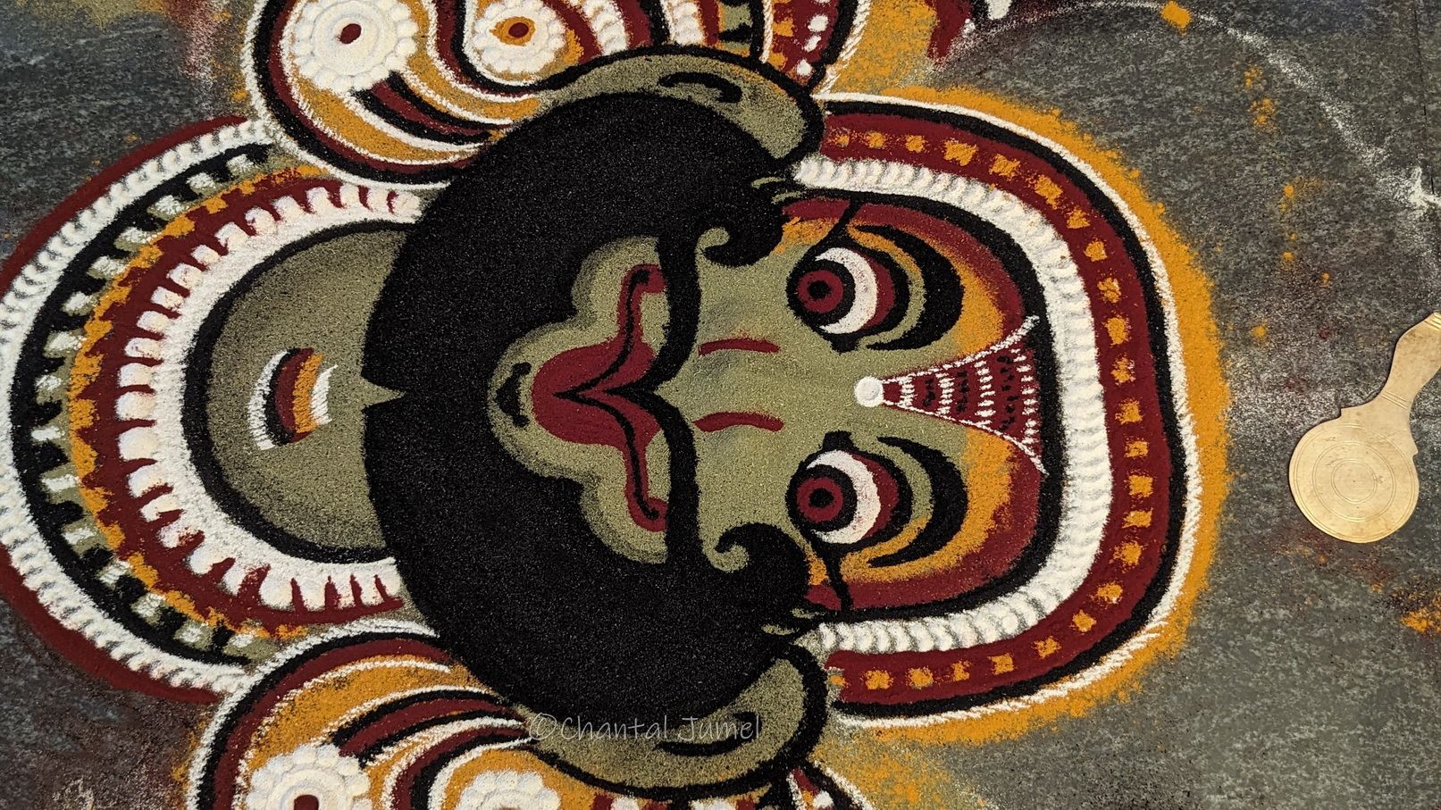 Kalam du Kérala, " Peindre Vettakkorumakan, un dieu chasseur " — partie 3